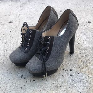 Sz 7 Michael Kors Lace up Booties